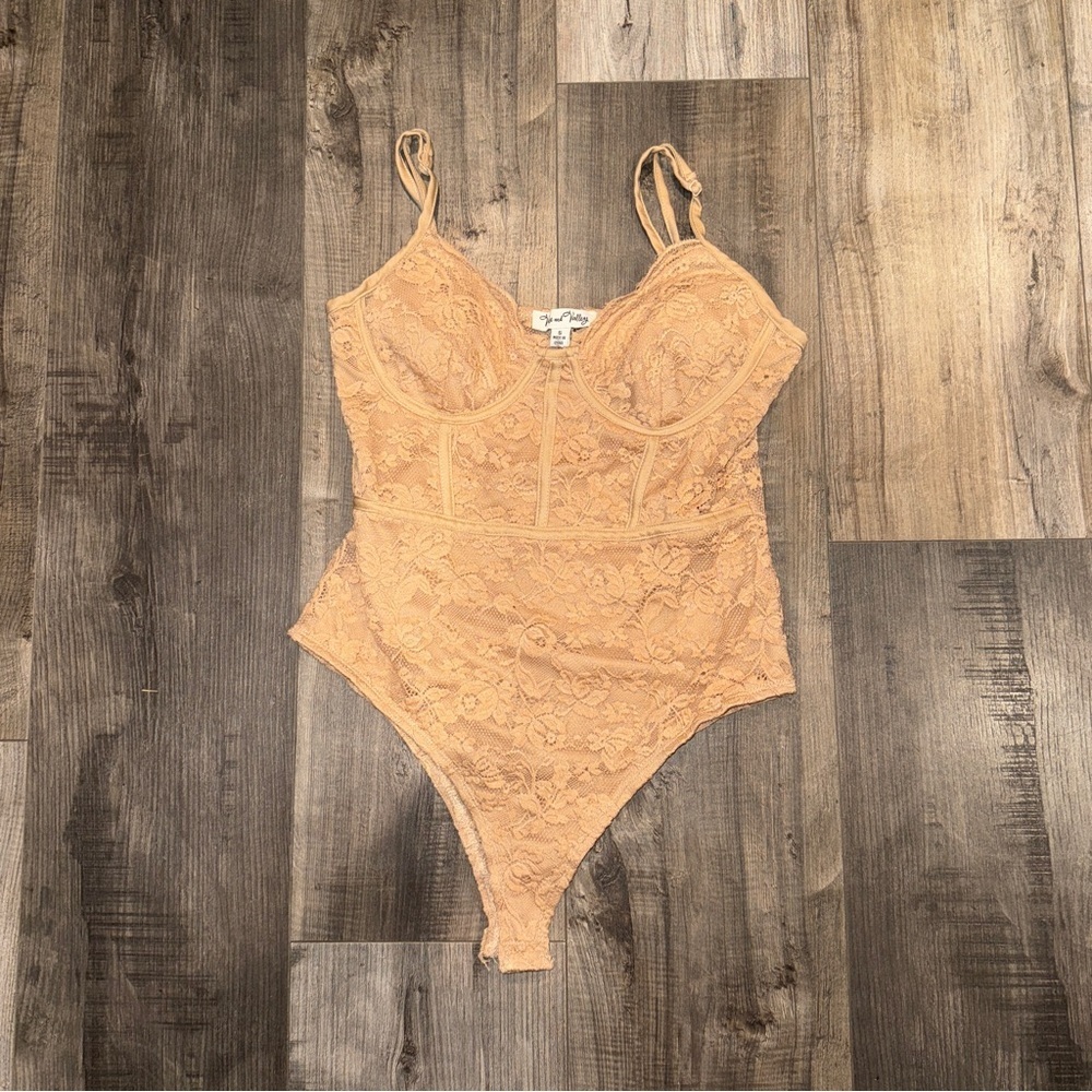 Vine‎ & Valley bodysuit - nude/tan full lace corset style adjustable straps